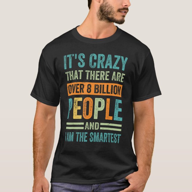 Camiseta É Louco Que Existem Mais de 8 Bilhões de Pessoas - (Frente)