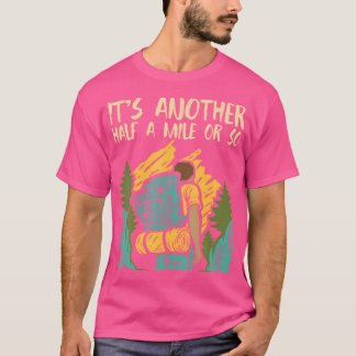 Camiseta É Mais Meia Milha Ou Mais - Hiker Caminhando Moun