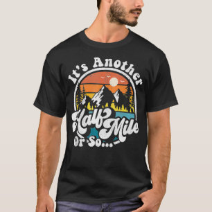 Camiseta É Mais Meia Milha Ou Um Acampamento Tão Engraçado