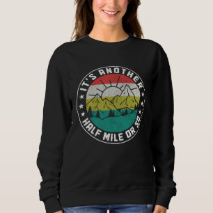 Camiseta É Mais Ou Menos Mais Meio Quilometro Engraçado Mon
