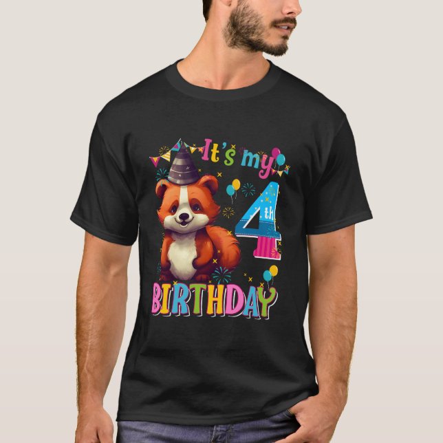 Camiseta É Meu 4º Panda Vermelho (Frente)