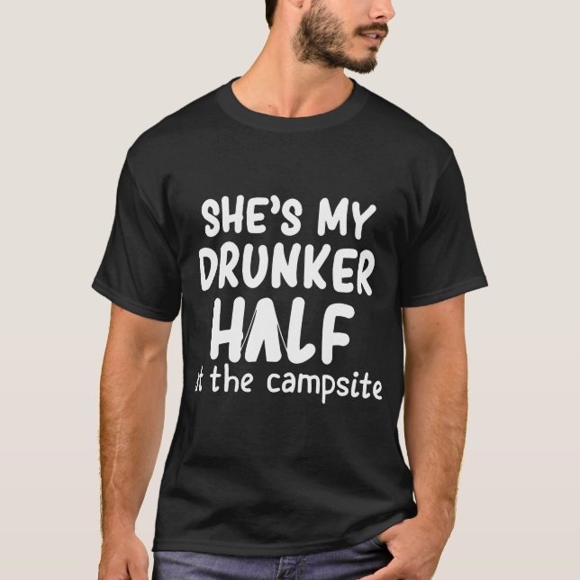 Camiseta é meu drunker meio no namorada do acampamento (Frente)