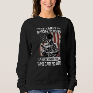 Camiseta É Necessário Que Uma Pessoa Especial Arrisque Tant