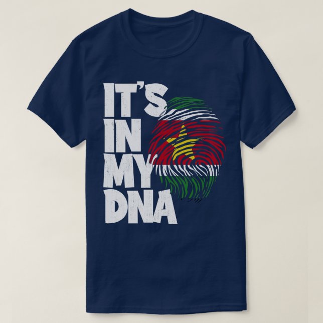 Camiseta É no meu DNA Suriname Flag Men Mulheres Crianças 1 (Frente do Design)
