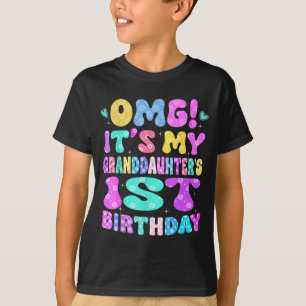 Camiseta É o 1º aniversário da minha neta Flores 1 A