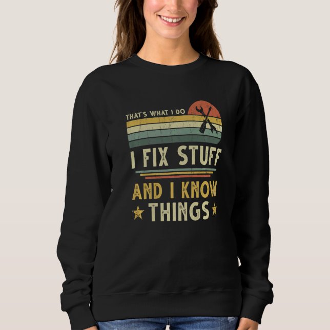 Camiseta É o que eu faço, conserto as coisas e sei algumas  (Frente)