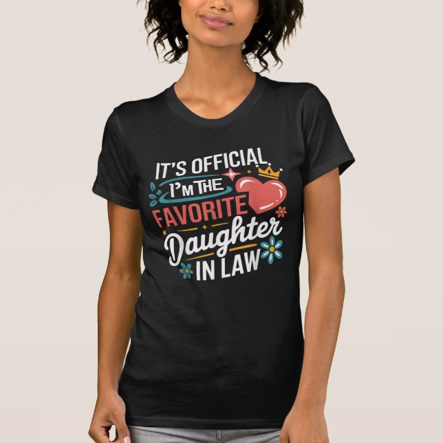 Camiseta É oficial, sou a filha favorita na lei (Frente)