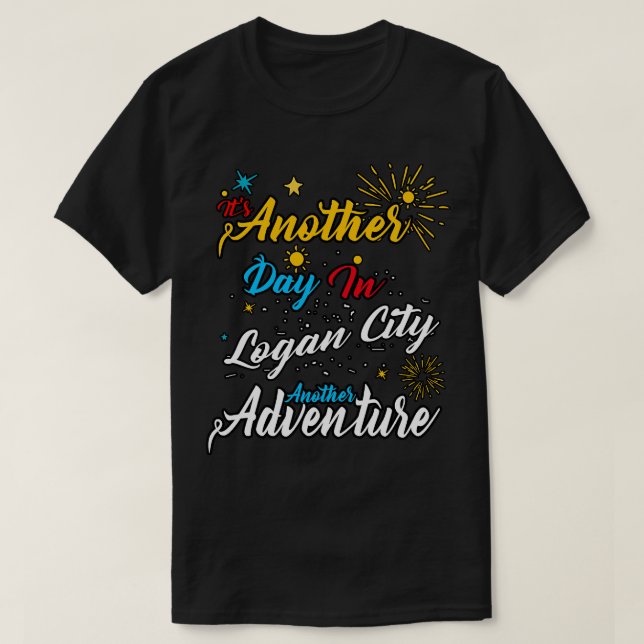 Camiseta É outro dia na cidade de Logan outra aventura (Frente do Design)