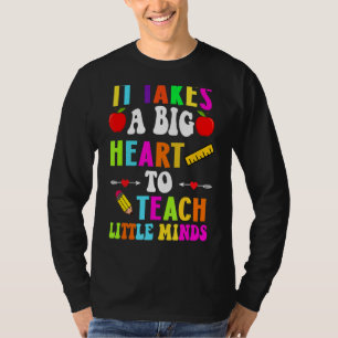 Camiseta É Preciso Um Grande Coração Para Ensinar Pequeno P