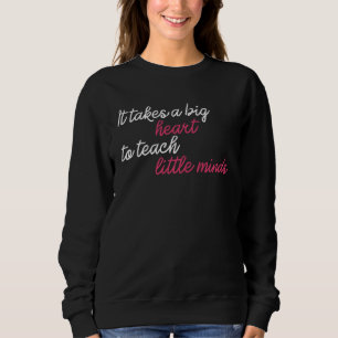 Camiseta É Preciso Um Grande Coração Para Ensinar Pequeno P