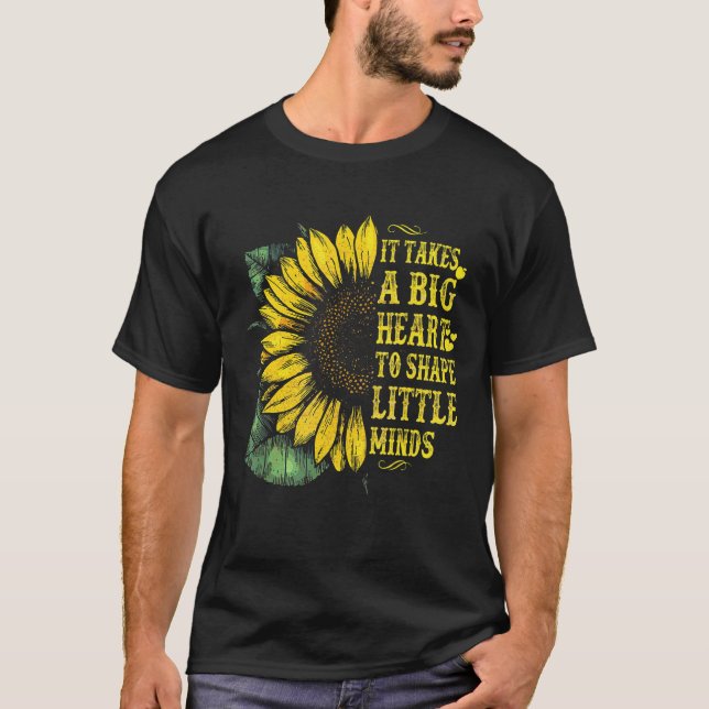 Camiseta É preciso um grande coração para moldar pequenos p (Frente)