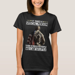 Camiseta É Preciso Uma Pessoa Especial Para Correr O Risco