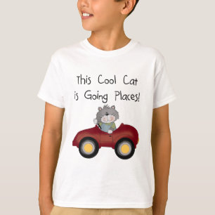 Camiseta e presentes vermelhos indo do carro dos