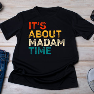 Camiseta É sobre Madame Time