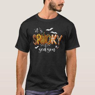 Camiseta É "Spooky Season Happy Halloween Spooky Pumpkin"