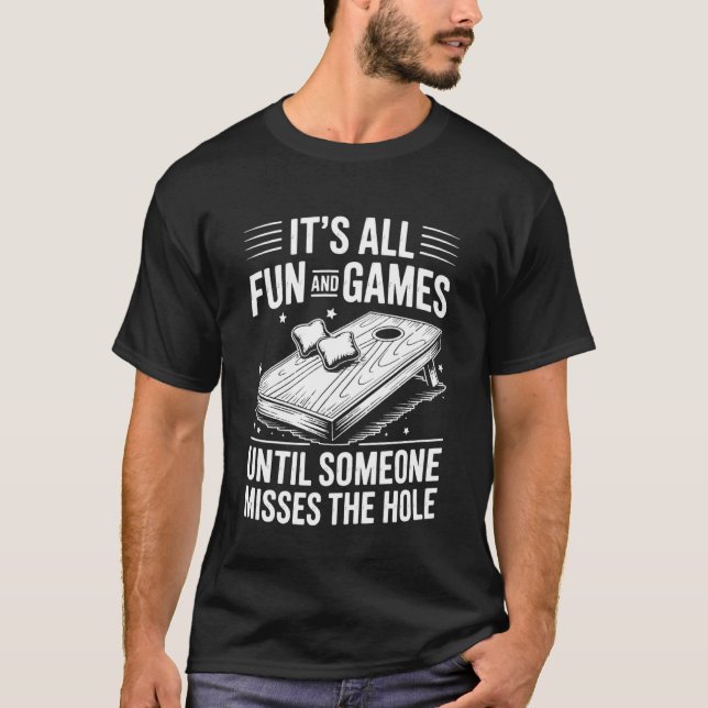 Camiseta É Tudo Diversão Jogos de Lançamento de Cornhole Co (Frente)