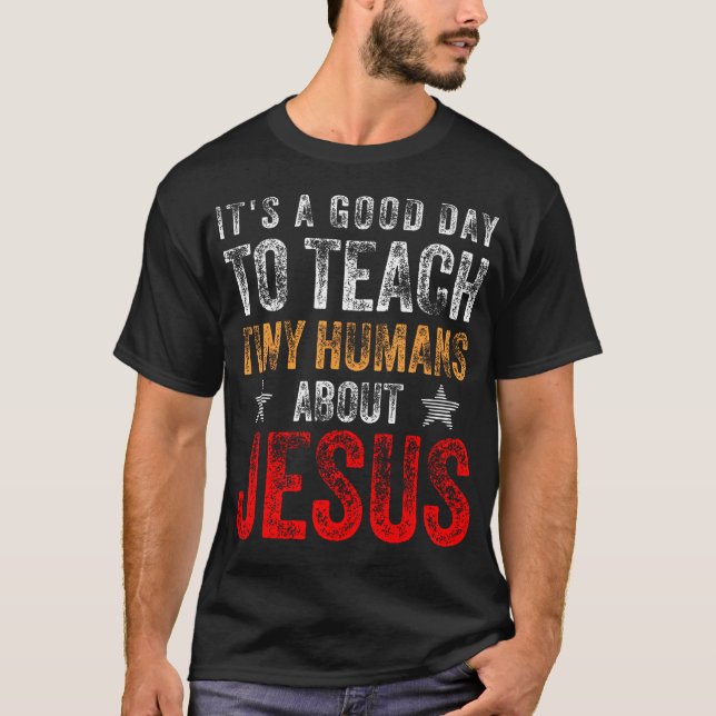 Camiseta É Um Bom Dia Ensinar Humanos Pequenos Sobre Jesus  (Frente)