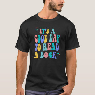 Camiseta É um bom dia ler a biblioteca de livros