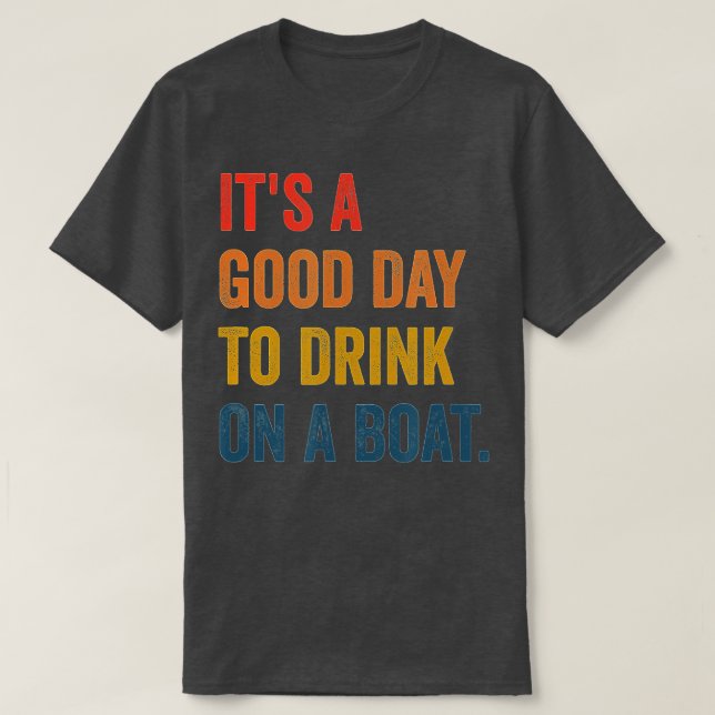 Camiseta é um bom dia para beber num barco (Frente do Design)