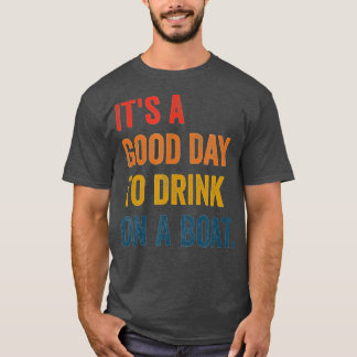 Camiseta é um bom dia para beber num barco