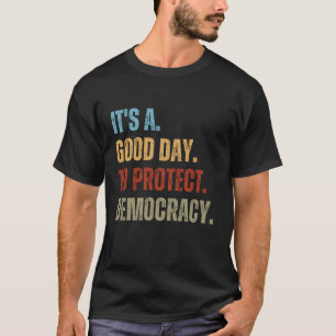 CAMISETA É UM BOM DIA PARA PROTEGER A DEMOCRACIA