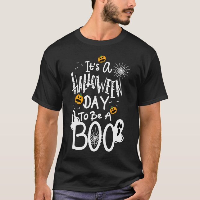 Camiseta É um Dia das Bruxas (Frente)