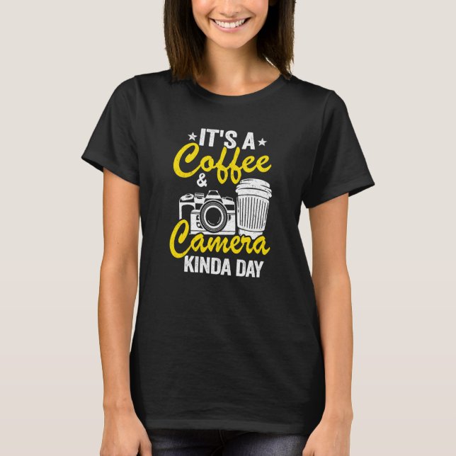 Camiseta É Um Dia de Café e Câmera  Fotografia (Frente)