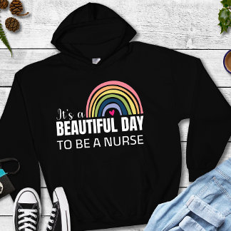 Camiseta É uma bela enfermeira do dia Rainbow Black Hoodie