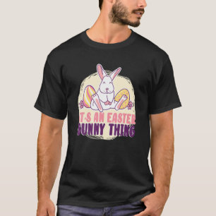 Camiseta É uma coelhinha da Páscoa Dizendo ovo Feliz
