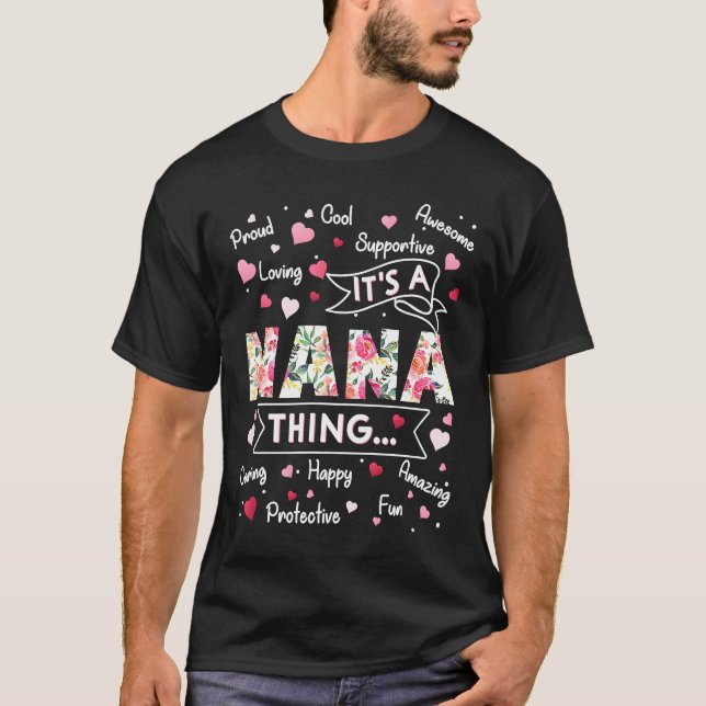 Camiseta É uma coisa da Nana que diz a vovó bonita da (Frente)
