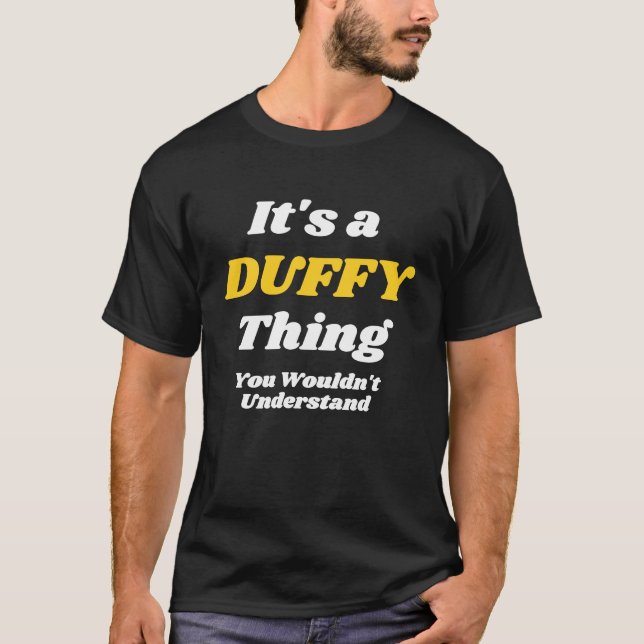 Camiseta É UMA COISA DE DUFFY QUE VOCÊ ENTENDERIA Fam. (Frente)