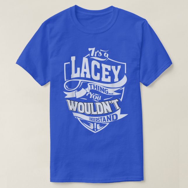 Camiseta É uma coisa de LACEY que dá presentes (Frente do Design)