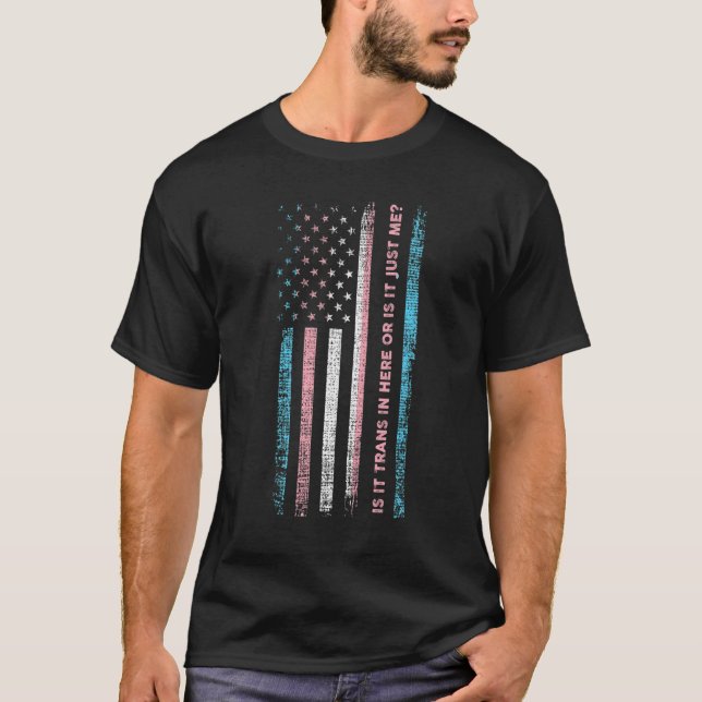 Camiseta É Uma Transmissão Aqui, Só Eu Lgbt Pride Mo? (Frente)