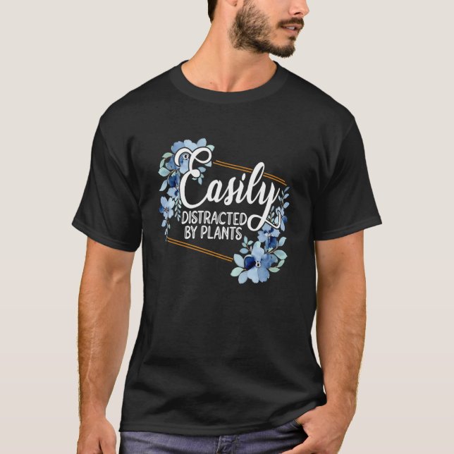 Camiseta Easily Distraced By Plants Gardener Gardening Bota (Frente)