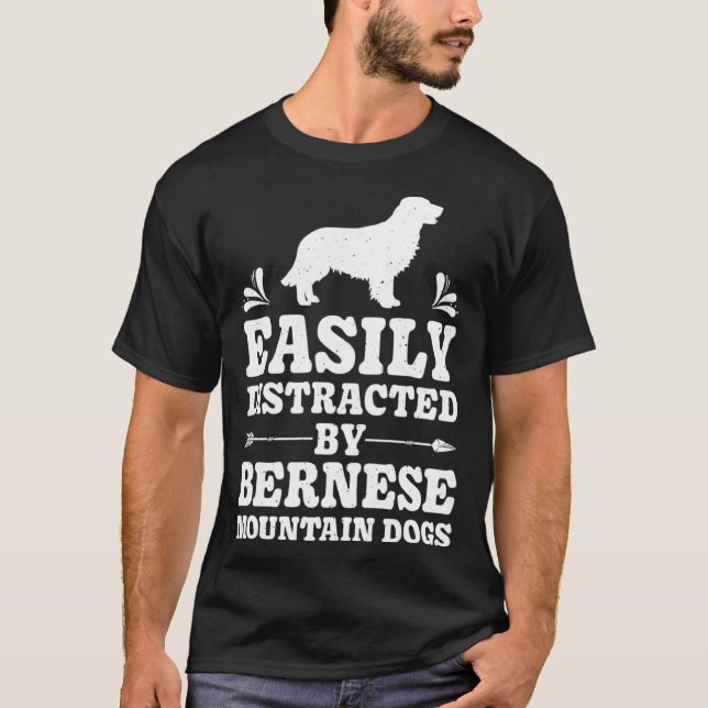 Camiseta Easily Distracted By Bernese Mountain Dogs  Dog (Frente)