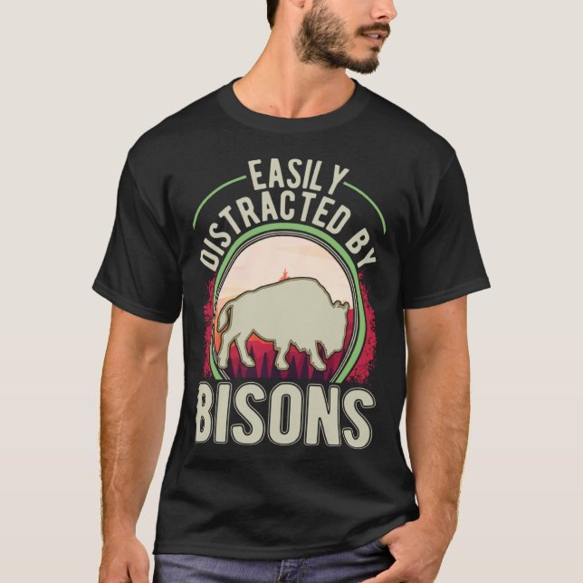 Camiseta Easily distracted by Bisons Buffalo (Frente)