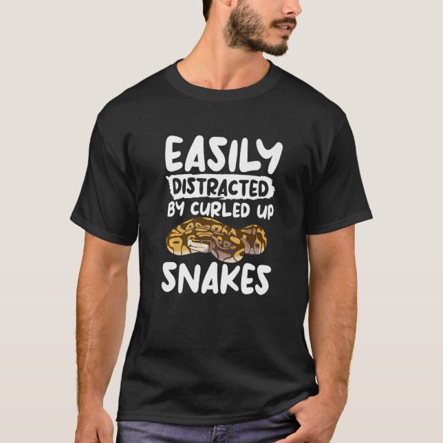 Camiseta Easily Distracted By Curled Up Snakes Ball Python  (Frente)