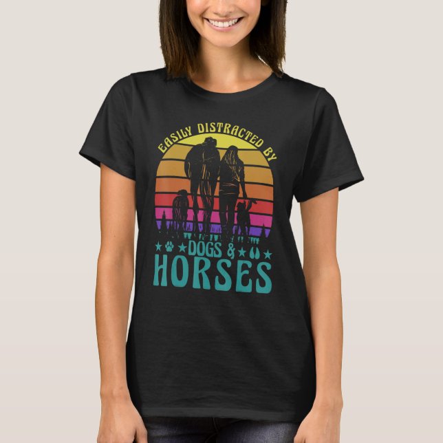 Camiseta Easily Distracted by Dogs and Horses Funny Saying  (Frente)