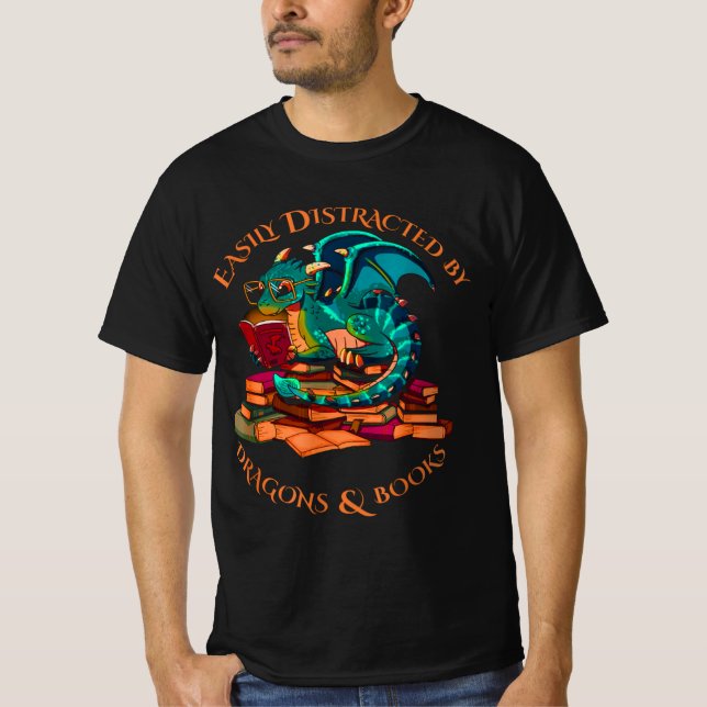 Camiseta Easily Distracted By Dragons And Books (Frente)