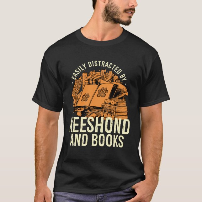 Camiseta Easily Distracted By Keeshond And Books German Spi (Frente)