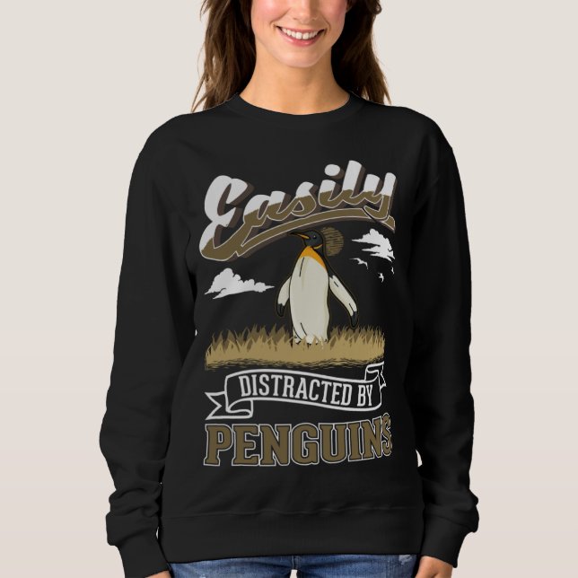 Camiseta Easily distracted by Penguins (Frente)