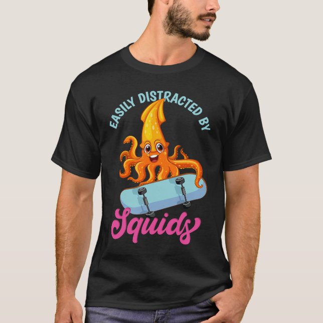 Camiseta Easily Distracted By Squids Sea Squid Tentacles (Frente)