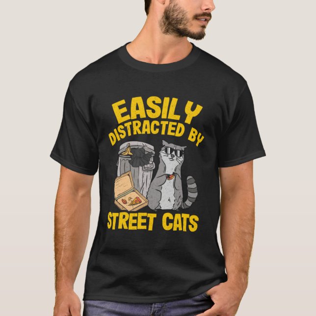 Camiseta Easily Distracted By Street Cats Raccoon  4 (Frente)