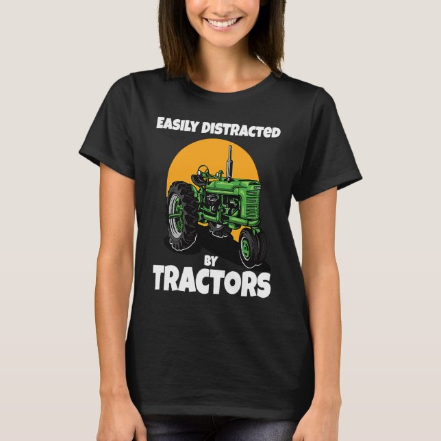 Camiseta Easily Distracted By Tractors Funny Farmer Quote (Frente)