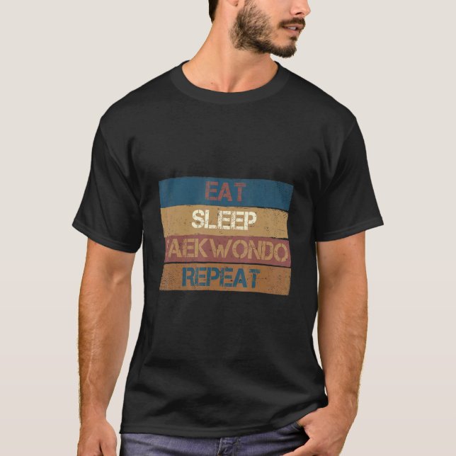Camiseta Eat Sleep Taekwondo Repeat  Karate Designs 2 (Frente)