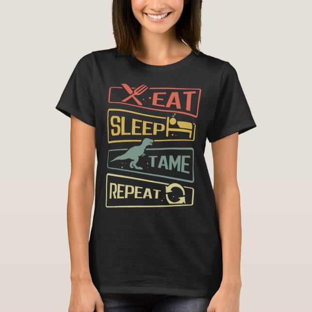 Camiseta Eat Sleep Tame Repeat Dinosaur (Frente)