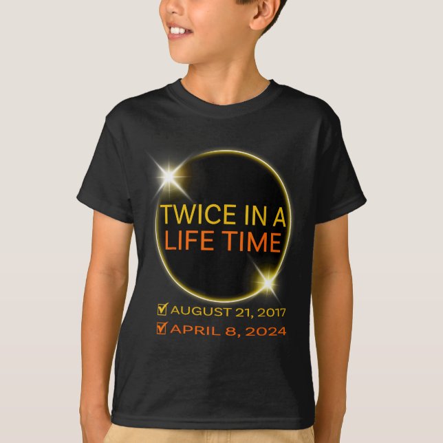 Camiseta Eclipse Solar Engraçado Duas Vezes na Vida Abril (Frente)
