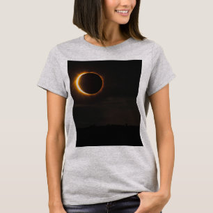 Camiseta Eclipse Solar Víbias cósmicas diurnas femininas