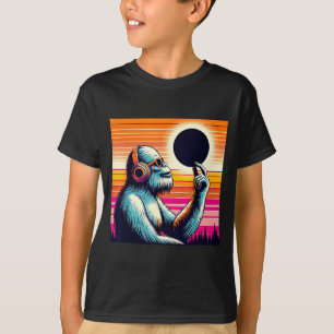 Camiseta Eclipse Total Solar Fofo Retro Pé-Grande