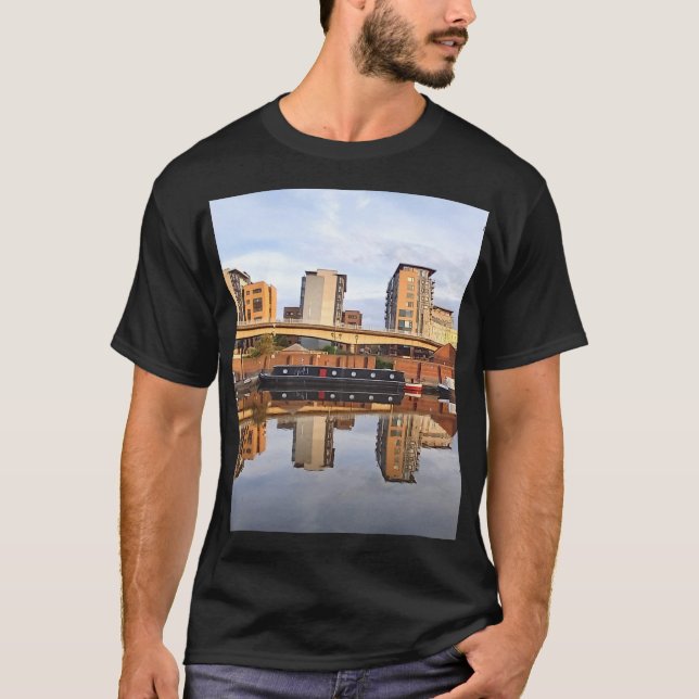 Camiseta Edifícios e reflexo de embarcações (Frente)